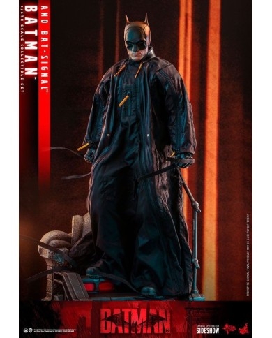Batman and Bat-Signal Collectible Set by Hot Toys Movie Masterpiece Series - The Batman