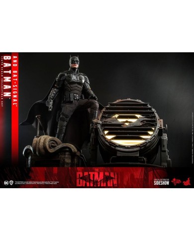Batman and Bat-Signal Collectible Set by Hot Toys Movie Masterpiece Series - The Batman