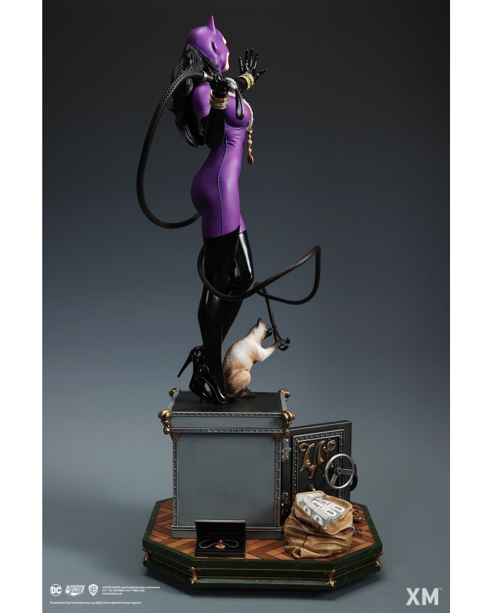 Catwoman Classic 1/4 Premium Collectibles Statue