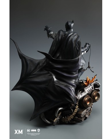 Batman - Classic - 1/4 Scale Premium Collectibles Statue