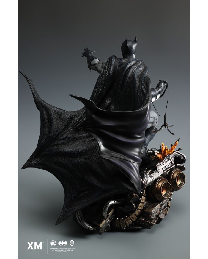 Batman - Classic - 1/4 Scale Premium Collectibles Statue