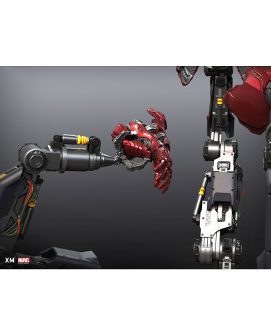 Iron Man (Suit Up) Ver B 1/4 Scale