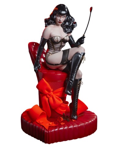 Love Hurts Bettie Page Estatua