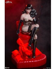 Love Hurts Bettie Page Estatua